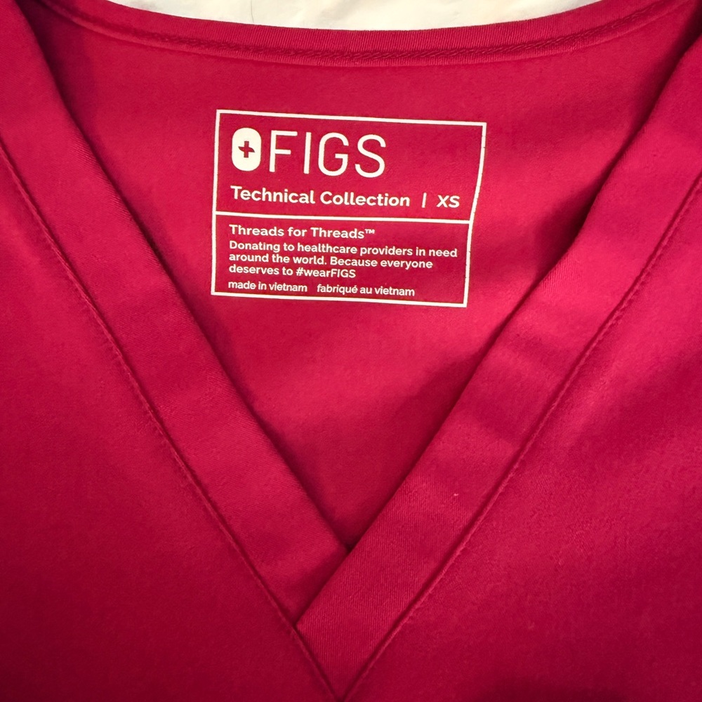 FIGS Women's V-Neck Tunic in Berry Pink